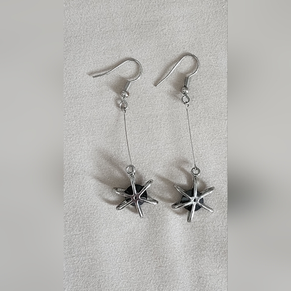 Star dangling earrings - Picture 3 of 4